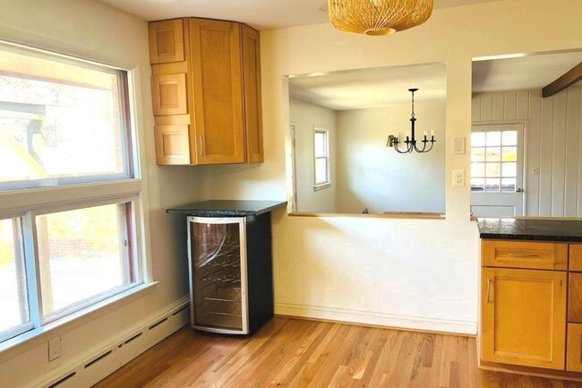 Building Photo - 3900 Laurel Rd