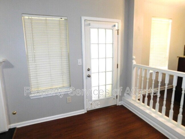 Building Photo - 5147 Round Table Dr