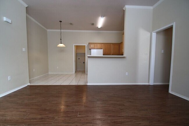 Building Photo - Enchanting 3/2 Duplex Home Located in WONDERFUL Weatherford! ~ ((AMAZING LOCATION!!)) Tile & Wood...