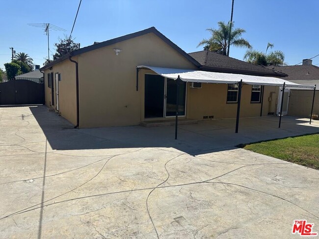 Building Photo - 6225 Teesdale Ave