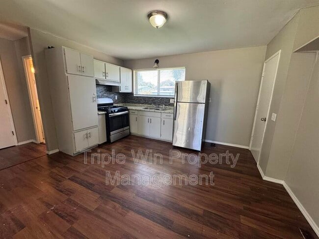 Building Photo - 730 Crabapple Ln