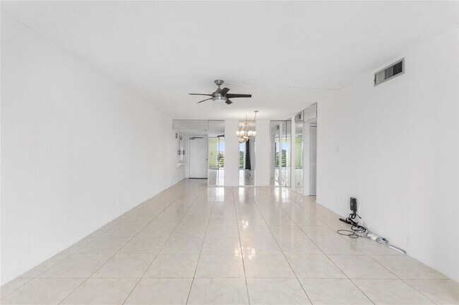 Building Photo - 2671 S Course Dr