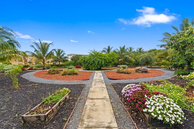 Building Photo - 2615 NE 1st Ct