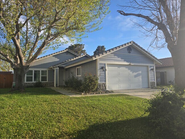 Building Photo - 2835 La Vida Dr