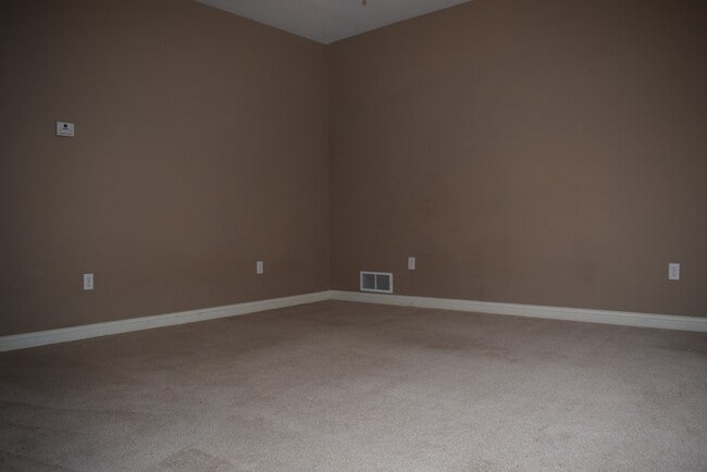 Building Photo - Large 2 story 3 bedroom 2 bathroom!