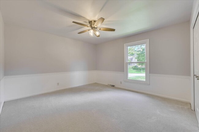 Building Photo - 2111 Huron Dr