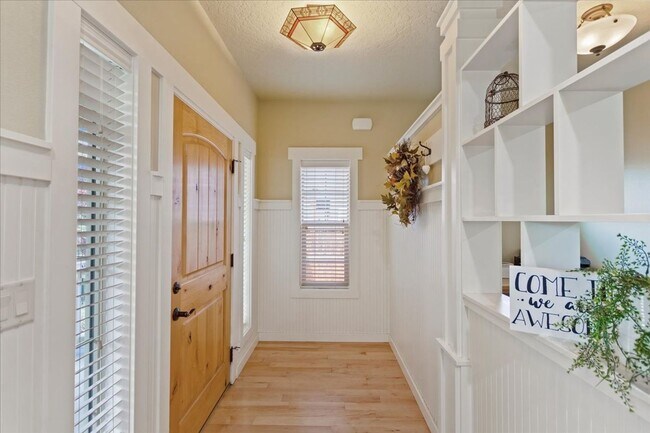 Building Photo - 3-Bedroom Craftsman-Style Home