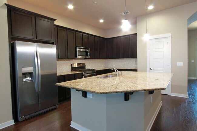 Building Photo - Beautiful 3 Bed / 2.5 Bath Home in Mueller