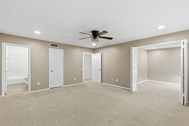 Building Photo - 48 Woodstone Square