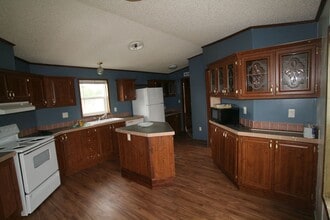 Building Photo - 3 br 2 bath manufactured centrally located