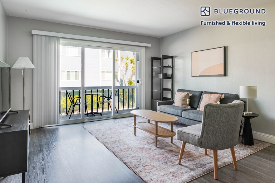 Primary Photo - 2019 Shore Line Dr