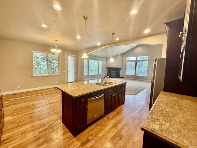 Building Photo - 2028 E 4500 S