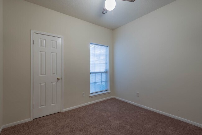Building Photo - 17030 Macleish Dr