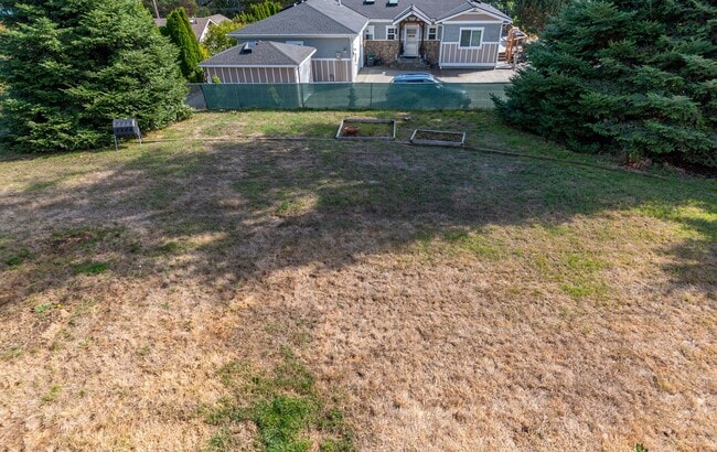 Building Photo - Spacious 2-Story Split-Level Home with Wat...