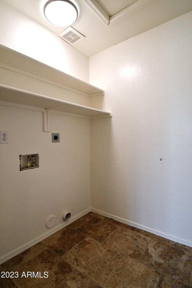 Building Photo - 13140 W Virginia Ct