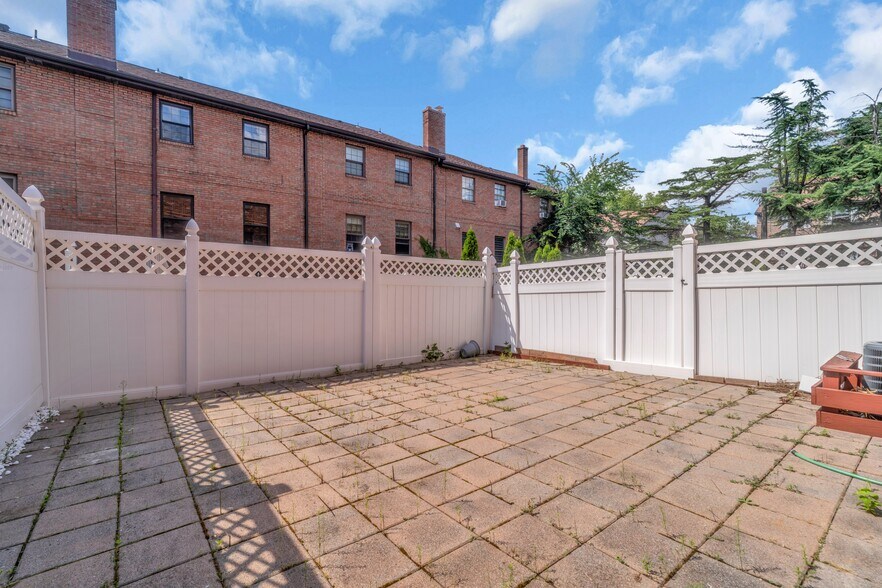 Building Photo - 3641 Bergen Ct
