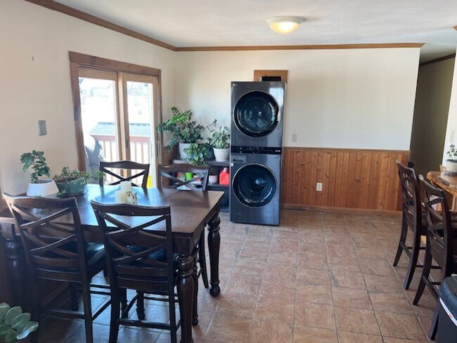 Building Photo - 3 Bedroom Home in South Burlington VT Available 5/1 or anytime in April!