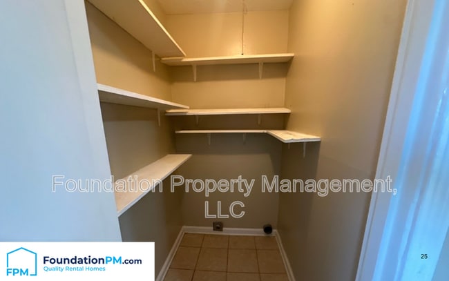 Building Photo - 3552 Suzanne Dr