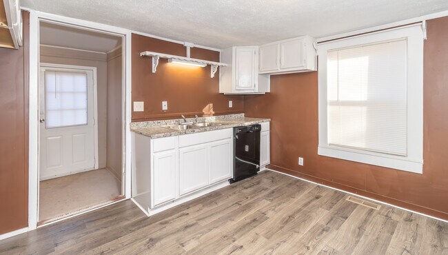 Building Photo - 4864 Shell Ln