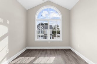 Building Photo - 904 62nd Ave N