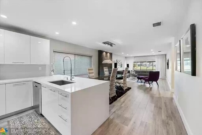 Building Photo - 9922 NW 65th Ct