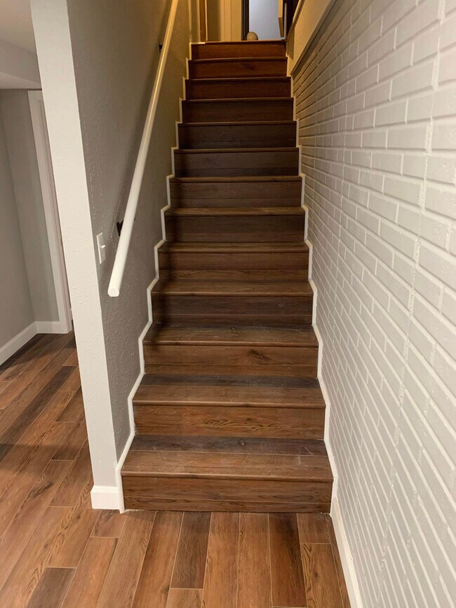 Building Photo - 2116 E Regency Plz