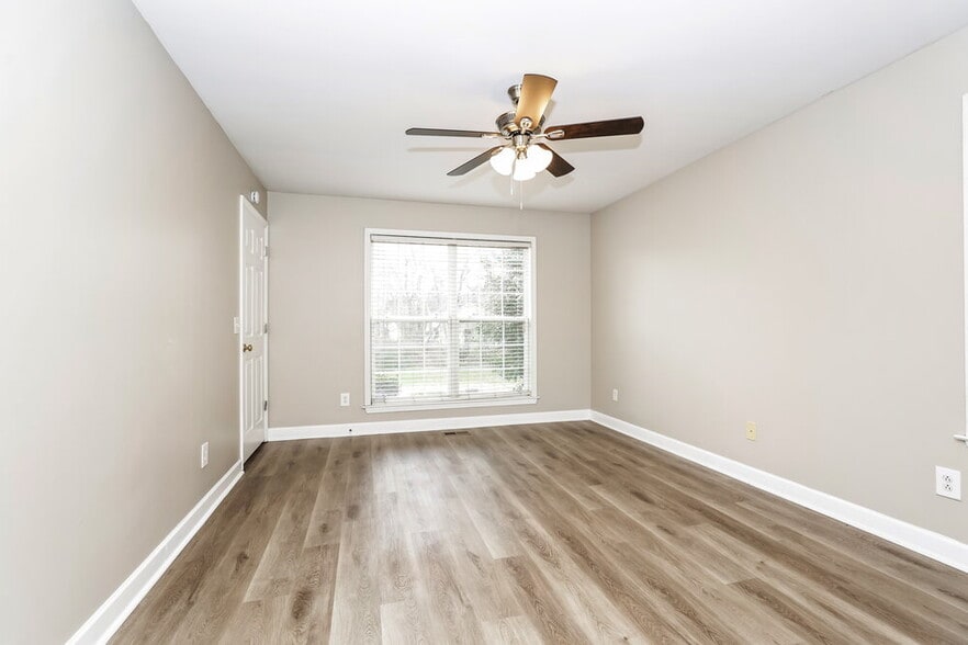 Building Photo - 2800 Overton Dr