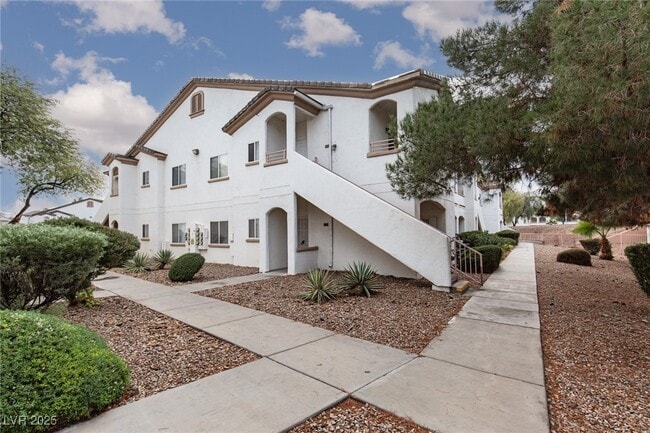 Building Photo - 5650 E Sahara Ave