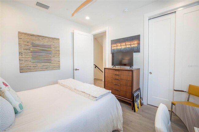 Building Photo - 536 4th Ave S