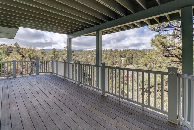 Building Photo - Incredible Home with Lake Views!