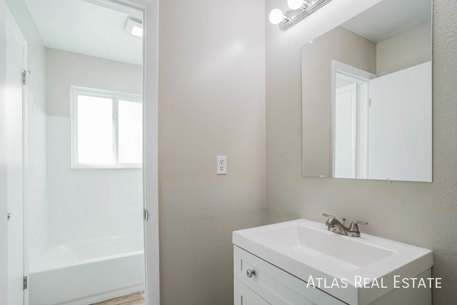 Building Photo - 4789 Shadowglen Dr