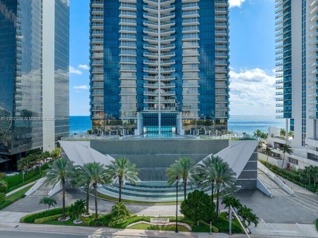 Building Photo - 17121 Collins Ave
