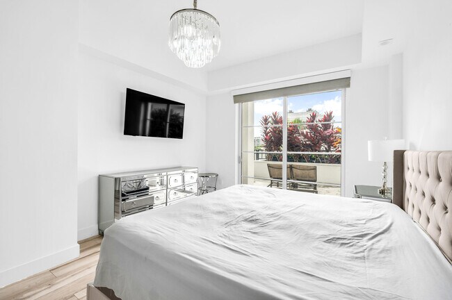 Building Photo - 155 E Boca Raton Rd