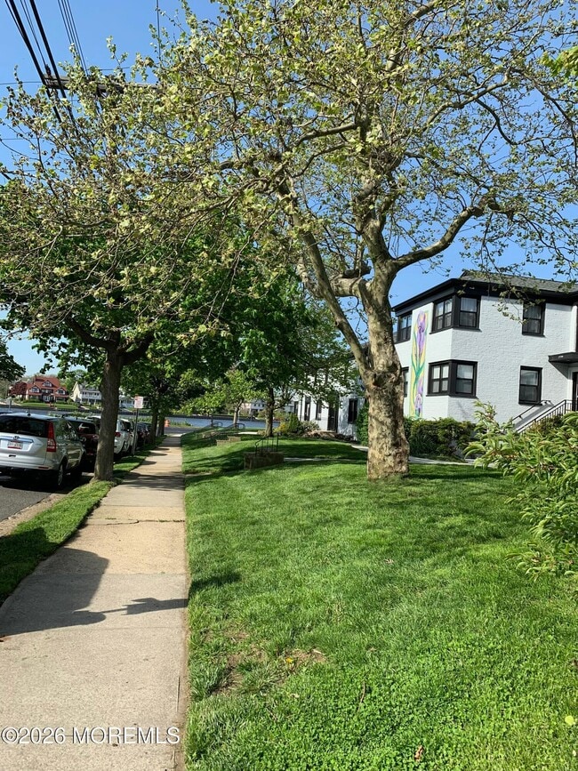 Building Photo - 1702 Grand Ave