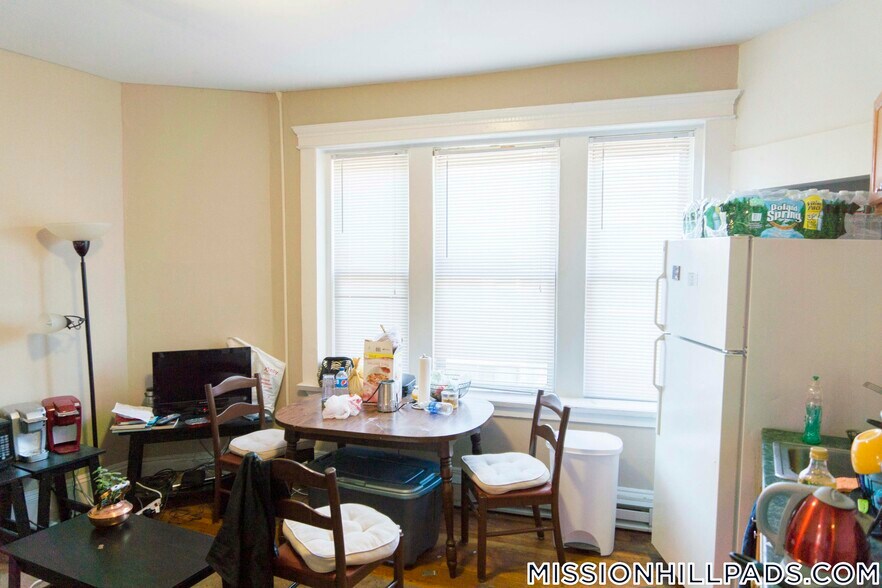 Building Photo - 881 Huntington Ave