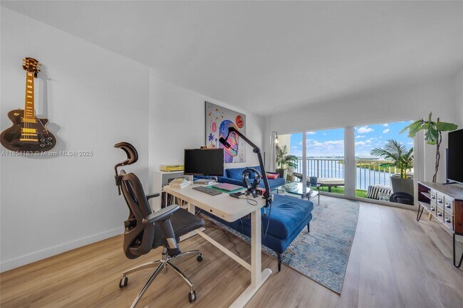 Building Photo - 300 Bayview Dr