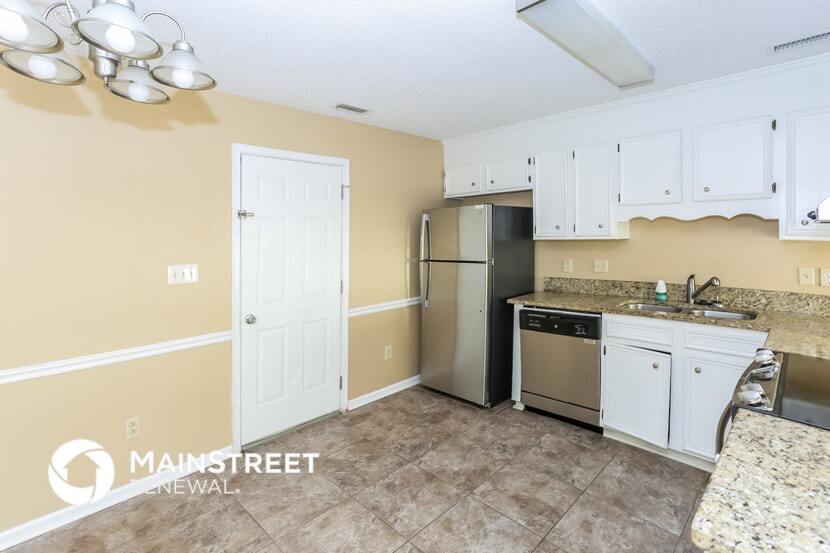 Building Photo - 4800 Farmview Dr