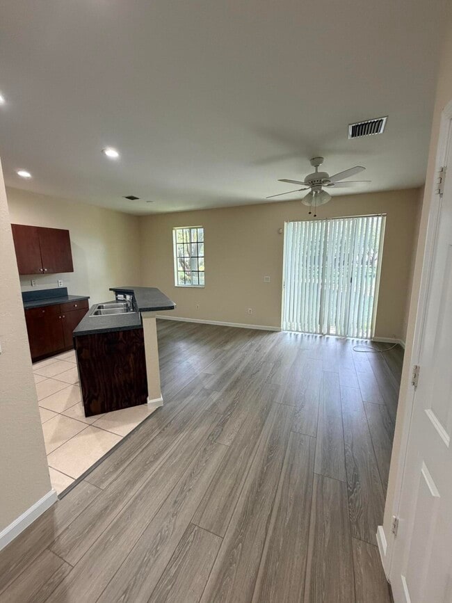 Building Photo - 969 Tortuga Dr