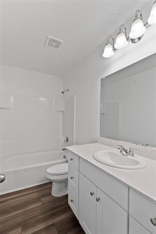 Building Photo - 1802 Marquette Rd