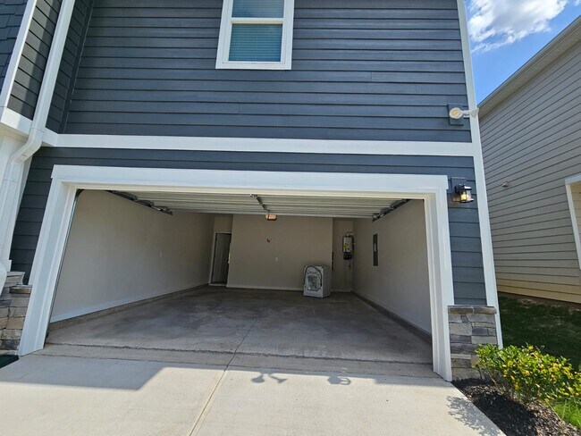 Building Photo - 224 Lanyard Ln