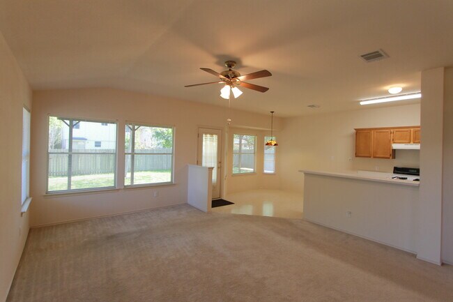 Building Photo - 3 Bedroom, 2 Bath Home in Cedar Park