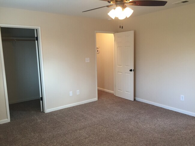 Building Photo - Beautiful 3 Bed 2 Bath in Riverlakes Community - Northwest Bakersfield- $2,350 Rent