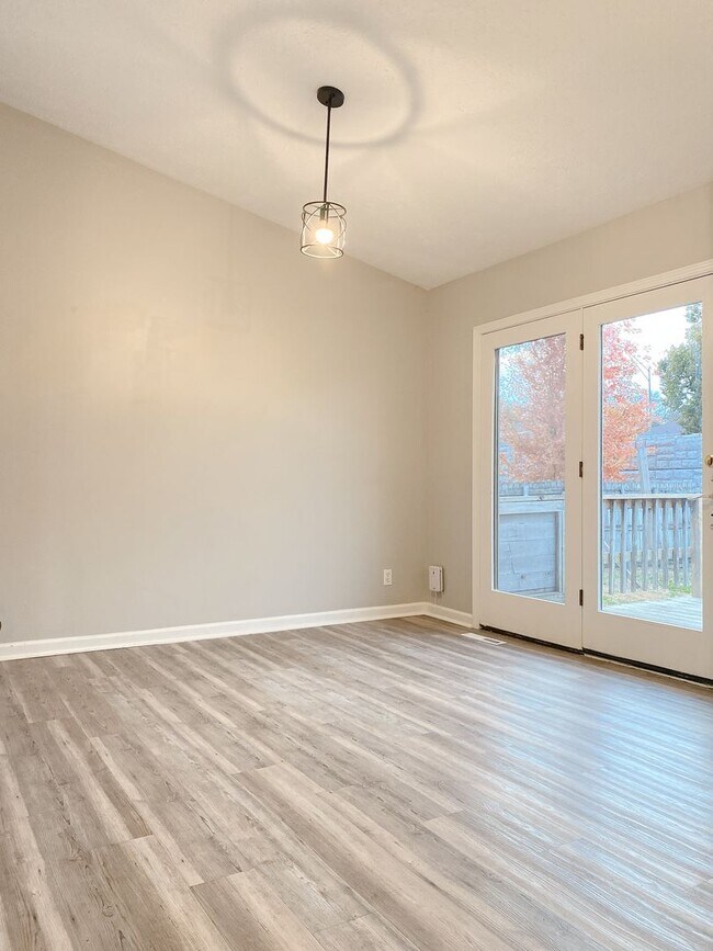 Building Photo - Millard 3 bed 2 bath $1900