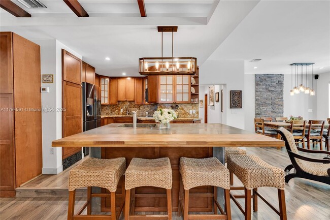 Building Photo - 6870 SW 77th Terrace