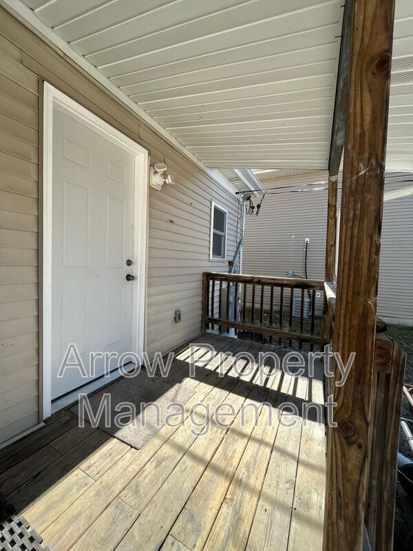 Building Photo - 1309 S 10th St