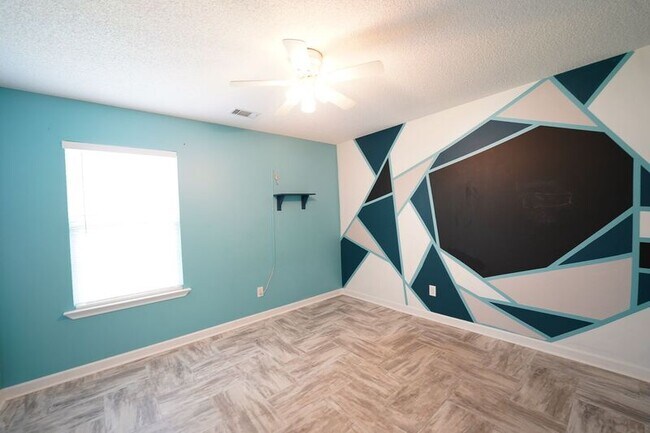 Building Photo - 134 Mustang Dr