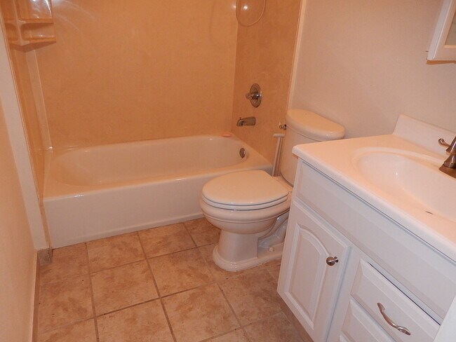 Building Photo - LOVELY 3/2 MIDTOWN House w/ Deck, Wood Flo...