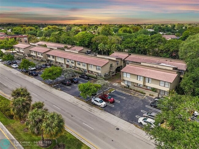 Building Photo - 2590 Coral Springs Dr