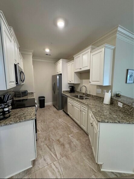 Building Photo - 81 Delray Dr