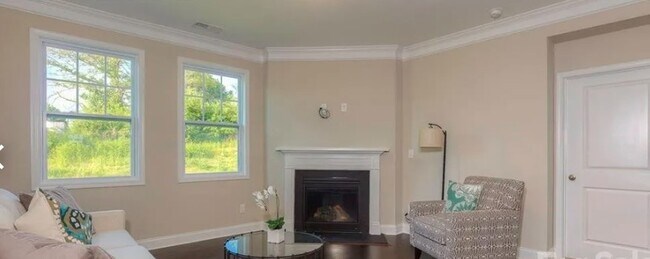 Building Photo - 758 Latrobe Dr